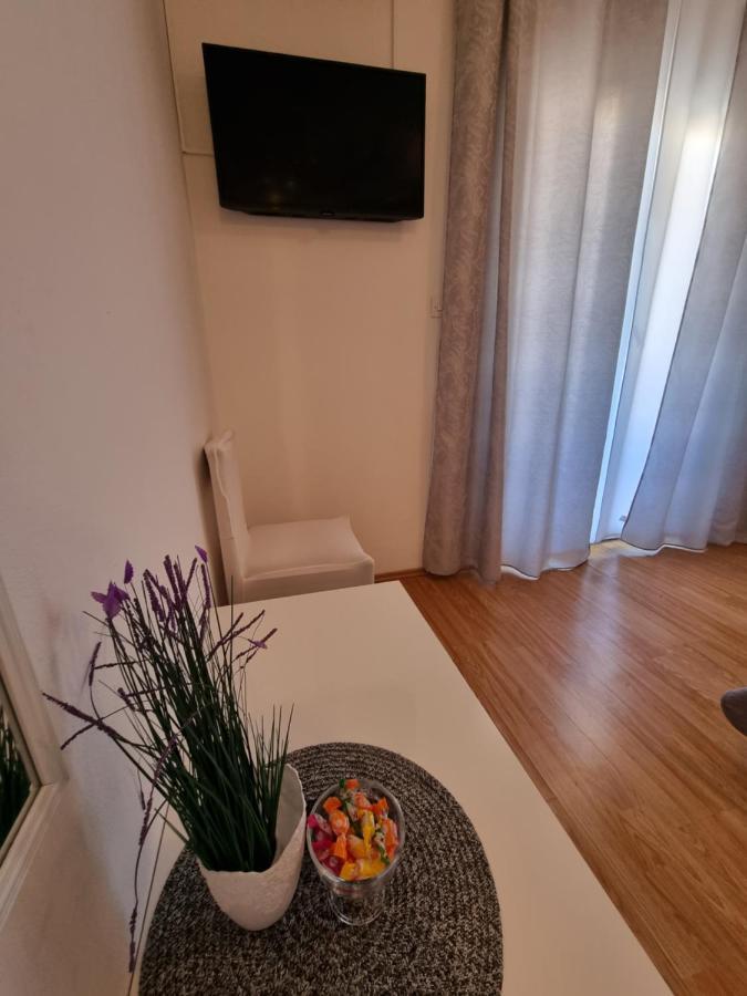 Apartments Lili Biograd Na Moru Exteriör bild