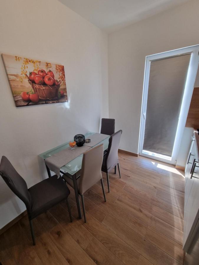 Apartments Lili Biograd Na Moru Exteriör bild