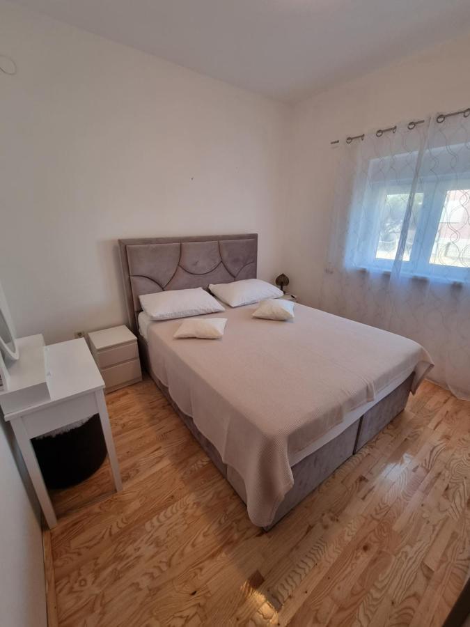 Apartments Lili Biograd Na Moru Exteriör bild